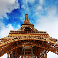 La Tour Eiffel:  une grande dame convoitée